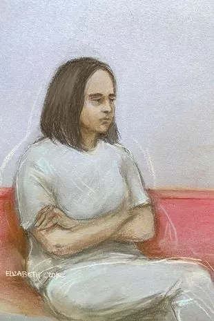 母亲杀死了10岁的女儿，刺伤了她的胸部，